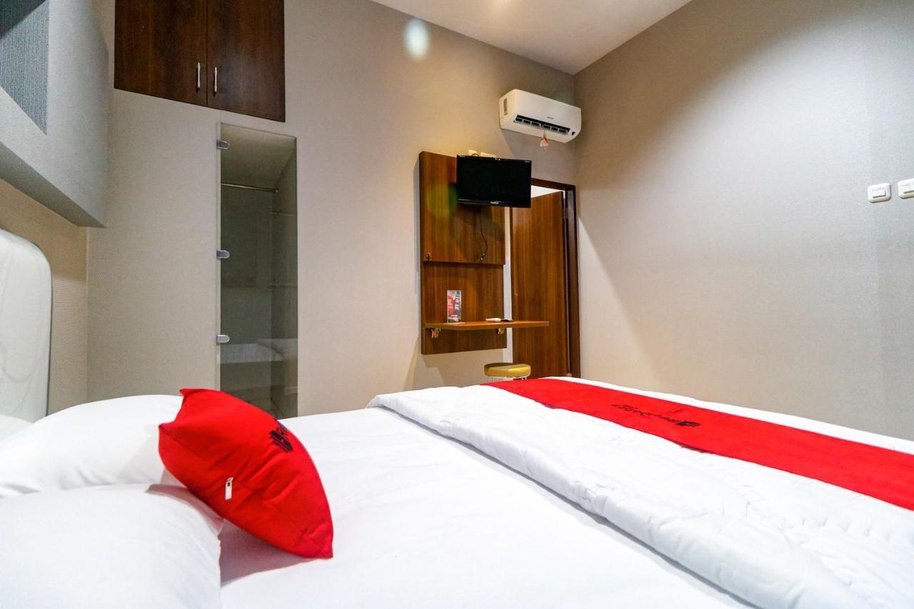 Reddoorz Near Kebon Jeruk Jakarta Exterior foto